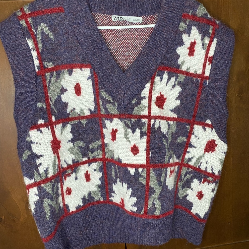 Blue, white, red, and gray Zara oversized sweater vest size small!